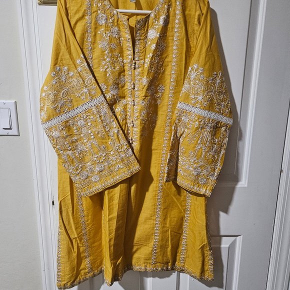 Salwar kameez - Picture 1 of 2